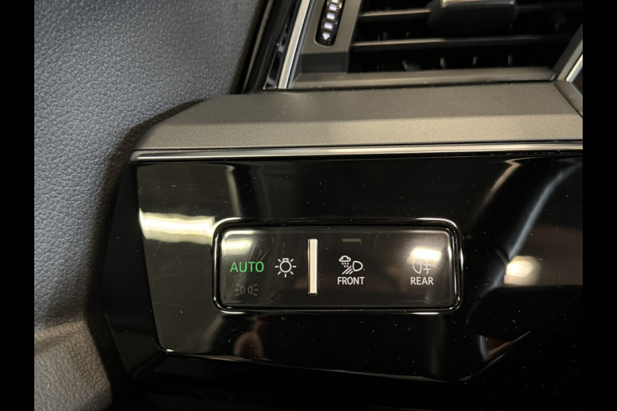 Audi e-tron e-tron 50 quattro Launch edition plus 71 kWh | SoH 88% | Camera | Panoramadak | Leder | Afn. trekhaak | Adaptive cruise | Stoelverwarming | Navi | Carplay