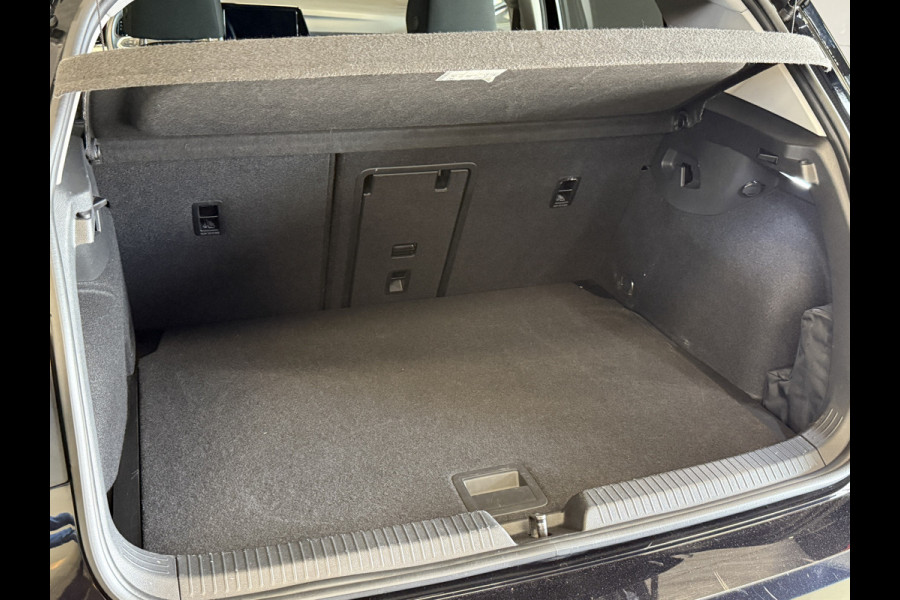 Volkswagen Golf 1.5 eTSI Life Business | Apple Carplay | Elek. stoelen | Draadloze tel. lader