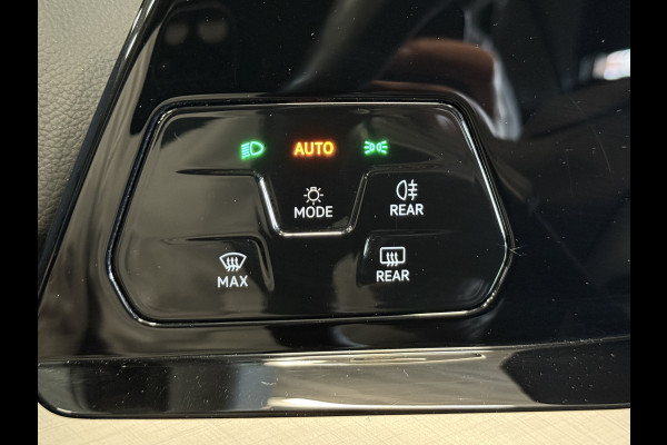 Volkswagen Golf 1.5 eTSI Life Business | Apple Carplay | Elek. stoelen | Draadloze tel. lader