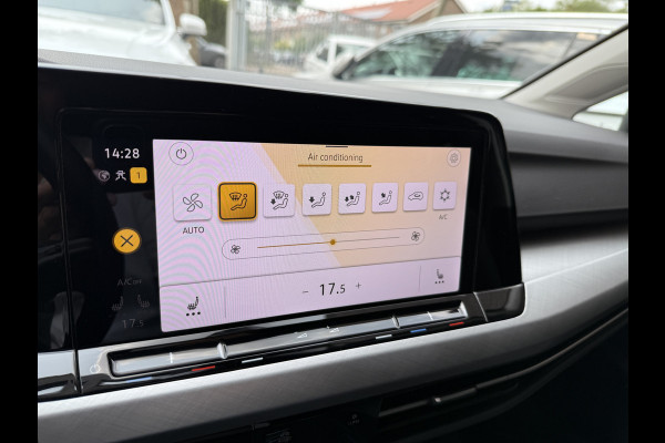 Volkswagen Golf 1.5 eTSI Life Business | Apple Carplay | Elek. stoelen | Draadloze tel. lader