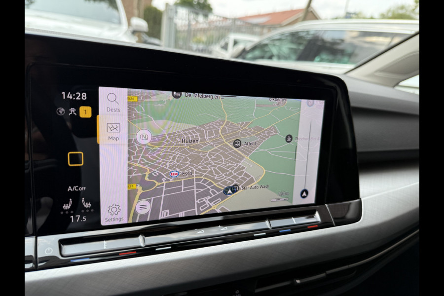 Volkswagen Golf 1.5 eTSI Life Business | Apple Carplay | Elek. stoelen | Draadloze tel. lader