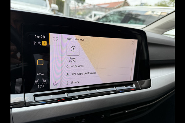 Volkswagen Golf 1.5 eTSI Life Business | Apple Carplay | Elek. stoelen | Draadloze tel. lader