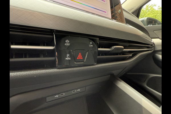 Volkswagen Golf 1.5 eTSI Life Business | Apple Carplay | Elek. stoelen | Draadloze tel. lader