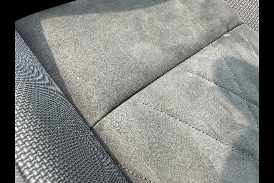 Volkswagen Golf 1.5 eTSI Life Business | Apple Carplay | Elek. stoelen | Draadloze tel. lader
