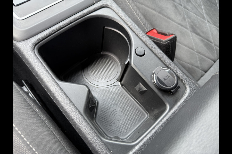 Volkswagen Golf 1.5 eTSI Life Business | Apple Carplay | Elek. stoelen | Draadloze tel. lader