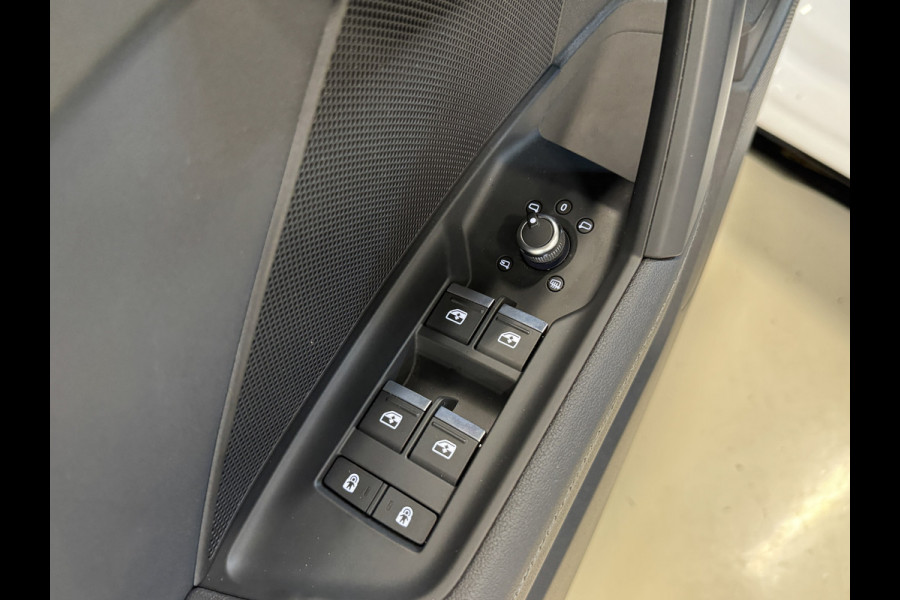 Audi A3 Sportback 30 TFSI S edition | 2x S-line | Automaat | Adaptive cruise | Carplay | Afn. trekhaak | Full LED | Navi