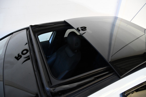 Mercedes-Benz A-Klasse 250 Premium Plus, Burmester, Schuifkantel, Sfeerverlichting