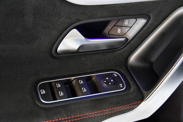 Mercedes-Benz A-Klasse 250 Premium Plus, Burmester, Schuifkantel, Sfeerverlichting
