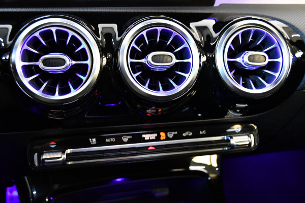 Mercedes-Benz A-Klasse 250 Premium Plus, Burmester, Schuifkantel, Sfeerverlichting