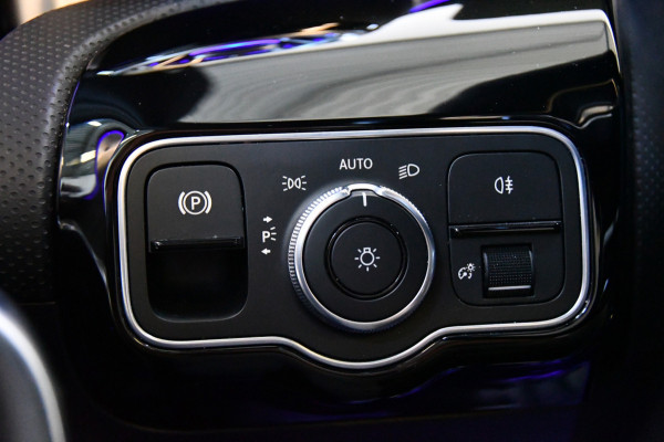Mercedes-Benz A-Klasse 250 Premium Plus, Burmester, Schuifkantel, Sfeerverlichting