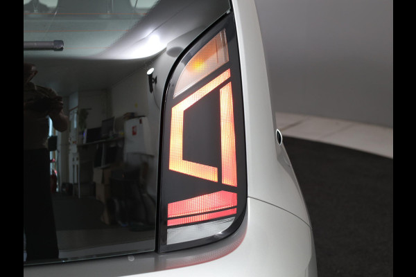 Volkswagen up! 1.0 65 pk | Verlengde garantie | Navigatie via App | Autom. airco | Cruise control | Parkeersensoren achter | Achteruitrijcamera |