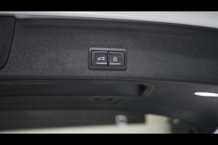Audi A4 Avant 40 TFSI Quattro Black Optik 3x S-Line AUTOMAAT-ACC-BANG&OLUFSEN-CAMERA-CARPLAY-KEYLESS-MATRIX LED-PANORAMA-VIRTUEEL