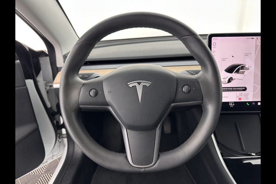 Tesla Model 3 Standard RWD Plus 60 kWh [ 3-Fase ] (INCL-BTW) Aut. *PANO | AUTO-PILOT | LUXURY-LEATHER | KEYLESS | FULL-LED | MEMORY-PACK | SURROUND-VIEW | DAB | CARPLAY | DIGI-COCKPIT | LANE-ASSIST | COMFORT-SEATS | 18"ALU*