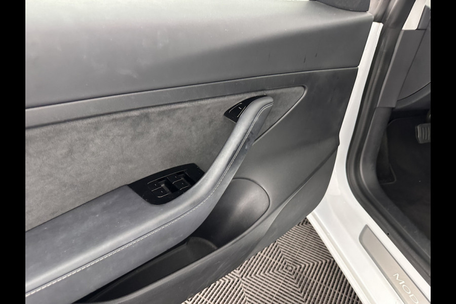 Tesla Model 3 Standard RWD Plus 60 kWh [ 3-Fase ] (INCL-BTW) Aut. *PANO | AUTO-PILOT | LUXURY-LEATHER | KEYLESS | FULL-LED | MEMORY-PACK | SURROUND-VIEW | DAB | CARPLAY | DIGI-COCKPIT | LANE-ASSIST | COMFORT-SEATS | 18"ALU*