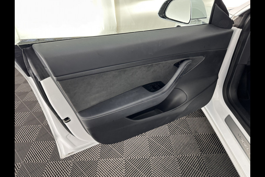 Tesla Model 3 Standard RWD Plus 60 kWh [ 3-Fase ] (INCL-BTW) Aut. *PANO | AUTO-PILOT | LUXURY-LEATHER | KEYLESS | FULL-LED | MEMORY-PACK | SURROUND-VIEW | DAB | CARPLAY | DIGI-COCKPIT | LANE-ASSIST | COMFORT-SEATS | 18"ALU*
