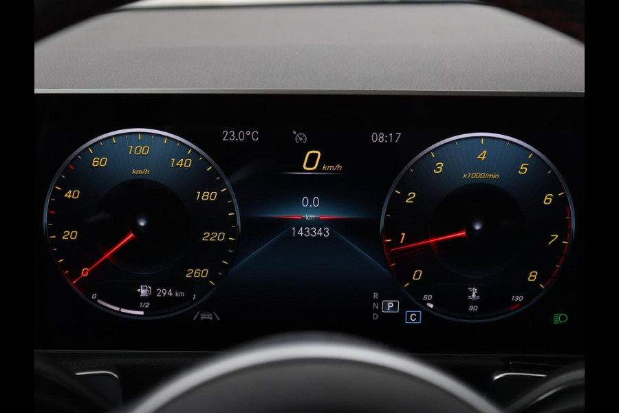 Mercedes-Benz Glb 200 Business Solution AMG 7-persoons | Stoelverwarming | Leder/Alcantara | Side Assist | Navigatie | Full LED | Widescreen | Park Assist