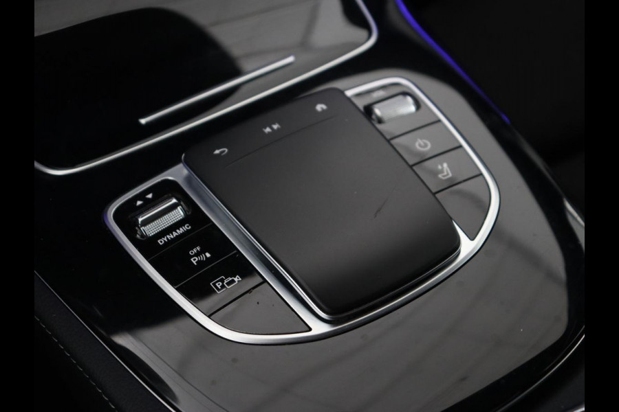Mercedes-Benz E-Klasse 300e AMG | Trekhaak | Stoelverwarming | Camera | Carplay | Leder/Alcantara | Navigatie | Widescreen | Full LED | Sfeerverlichting | PHEV | Plug In