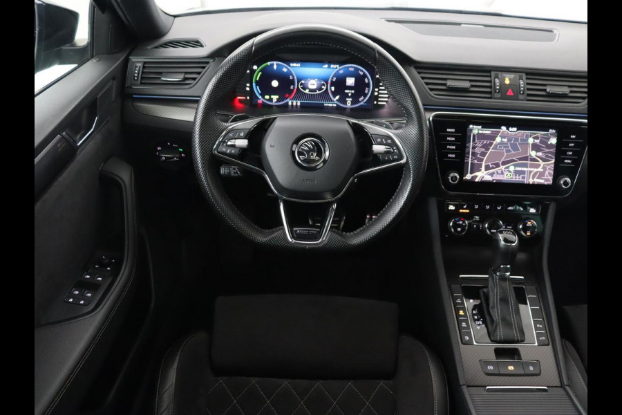 Škoda Superb 1.4 TSI iV Sportline | Panoramadak | Stoelverwarming | Adaptive cruise | Alcantara | Sfeerverlichting | Camera | Virtual Cockpit | Matrix LED | PHEV | Plug In