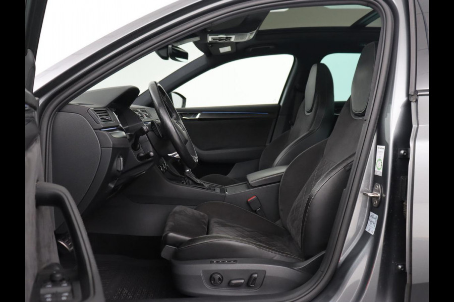 Škoda Superb 1.4 TSI iV Sportline | Panoramadak | Stoelverwarming | Adaptive cruise | Alcantara | Sfeerverlichting | Camera | Virtual Cockpit | Matrix LED | PHEV | Plug In