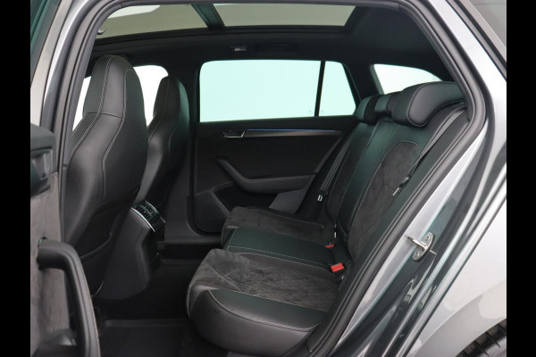 Škoda Superb 1.4 TSI iV Sportline | Panoramadak | Stoelverwarming | Adaptive cruise | Alcantara | Sfeerverlichting | Camera | Virtual Cockpit | Matrix LED | PHEV | Plug In