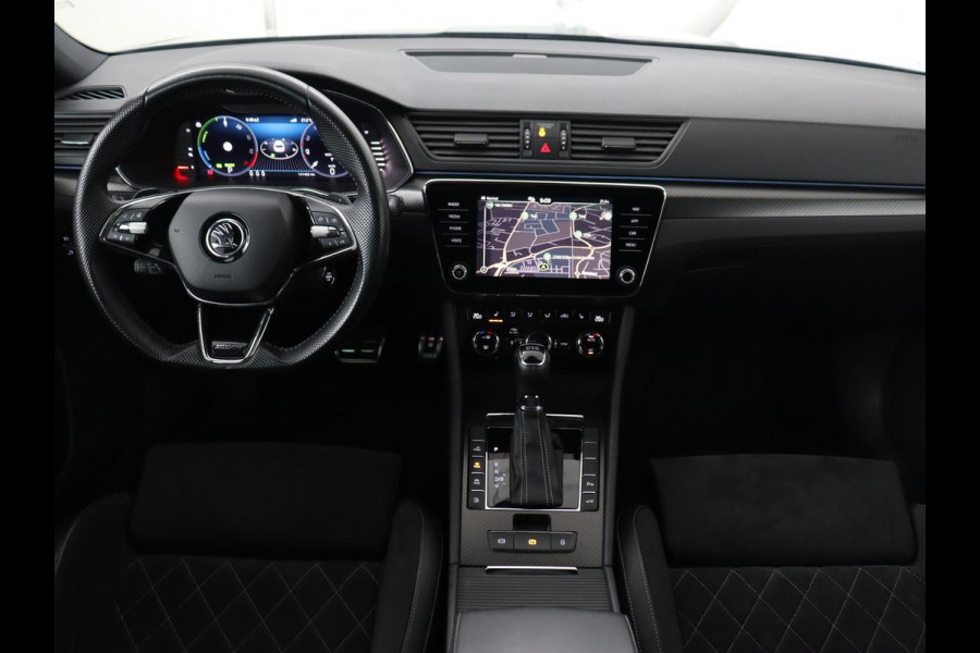 Škoda Superb 1.4 TSI iV Sportline | Panoramadak | Stoelverwarming | Adaptive cruise | Alcantara | Sfeerverlichting | Camera | Virtual Cockpit | Matrix LED | PHEV | Plug In