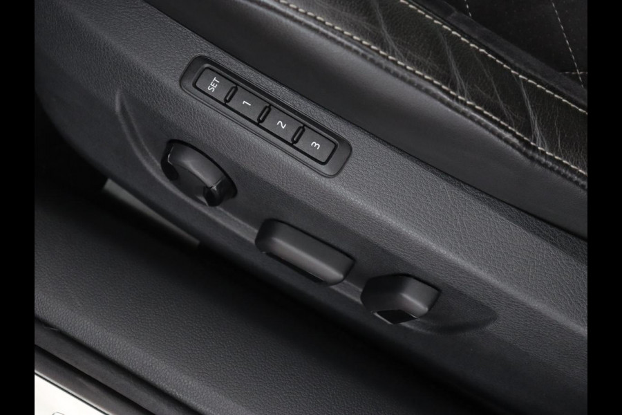Škoda Superb 1.4 TSI iV Sportline | Panoramadak | Stoelverwarming | Adaptive cruise | Alcantara | Sfeerverlichting | Camera | Virtual Cockpit | Matrix LED | PHEV | Plug In