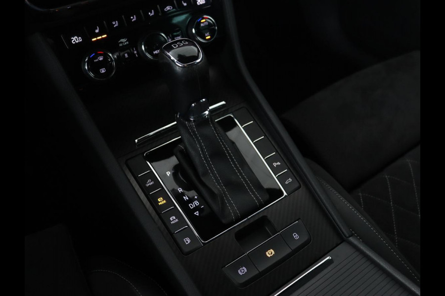 Škoda Superb 1.4 TSI iV Sportline | Panoramadak | Stoelverwarming | Adaptive cruise | Alcantara | Sfeerverlichting | Camera | Virtual Cockpit | Matrix LED | PHEV | Plug In