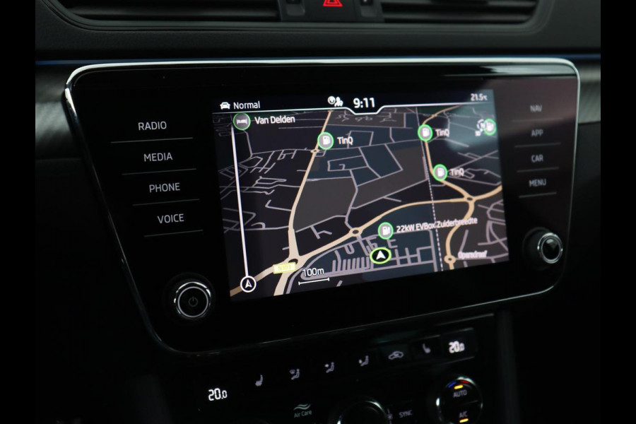 Škoda Superb 1.4 TSI iV Sportline | Panoramadak | Stoelverwarming | Adaptive cruise | Alcantara | Sfeerverlichting | Camera | Virtual Cockpit | Matrix LED | PHEV | Plug In