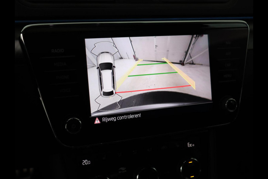 Škoda Superb 1.4 TSI iV Sportline | Panoramadak | Stoelverwarming | Adaptive cruise | Alcantara | Sfeerverlichting | Camera | Virtual Cockpit | Matrix LED | PHEV | Plug In