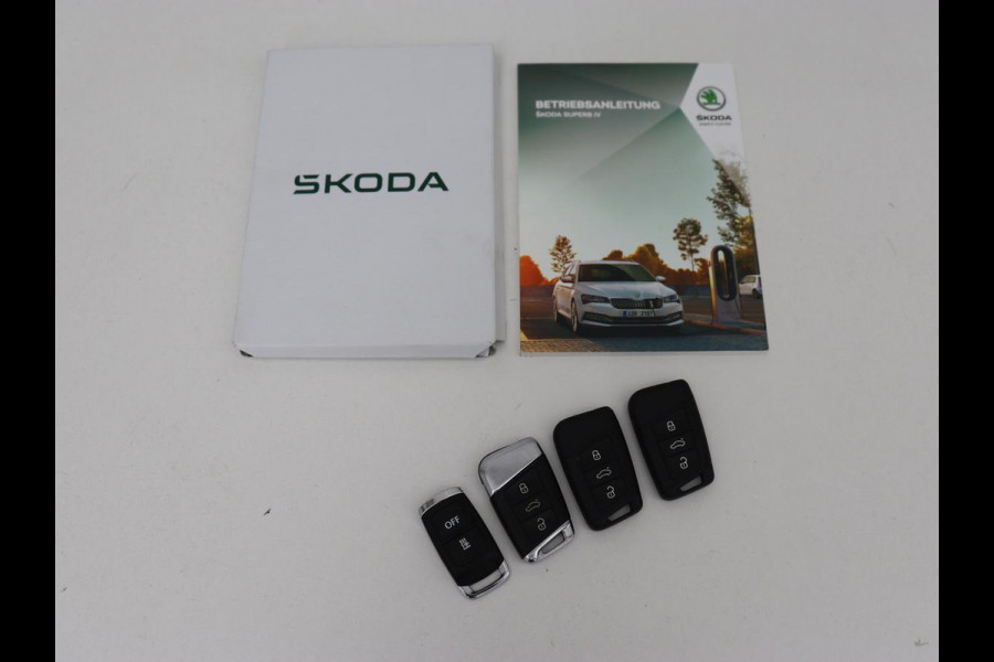 Škoda Superb 1.4 TSI iV Sportline | Panoramadak | Stoelverwarming | Adaptive cruise | Alcantara | Sfeerverlichting | Camera | Virtual Cockpit | Matrix LED | PHEV | Plug In