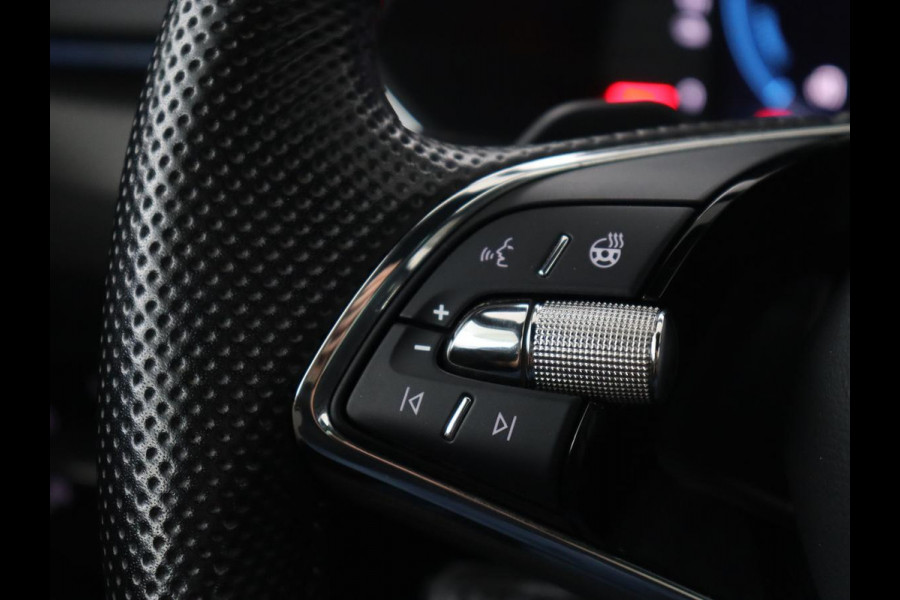 Škoda Superb 1.4 TSI iV Sportline | Panoramadak | Stoelverwarming | Adaptive cruise | Alcantara | Sfeerverlichting | Camera | Virtual Cockpit | Matrix LED | PHEV | Plug In