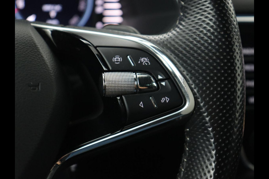 Škoda Superb 1.4 TSI iV Sportline | Panoramadak | Stoelverwarming | Adaptive cruise | Alcantara | Sfeerverlichting | Camera | Virtual Cockpit | Matrix LED | PHEV | Plug In