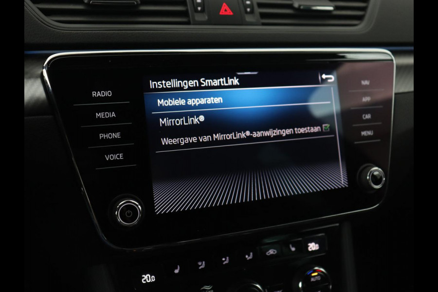 Škoda Superb 1.4 TSI iV Sportline | Panoramadak | Stoelverwarming | Adaptive cruise | Alcantara | Sfeerverlichting | Camera | Virtual Cockpit | Matrix LED | PHEV | Plug In