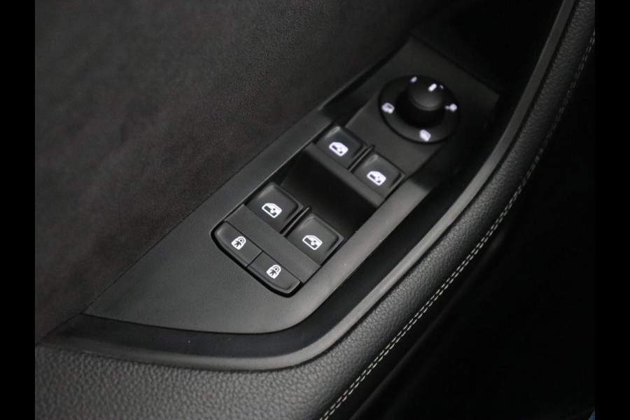 Škoda Superb 1.4 TSI iV Sportline | Panoramadak | Stoelverwarming | Adaptive cruise | Alcantara | Sfeerverlichting | Camera | Virtual Cockpit | Matrix LED | PHEV | Plug In