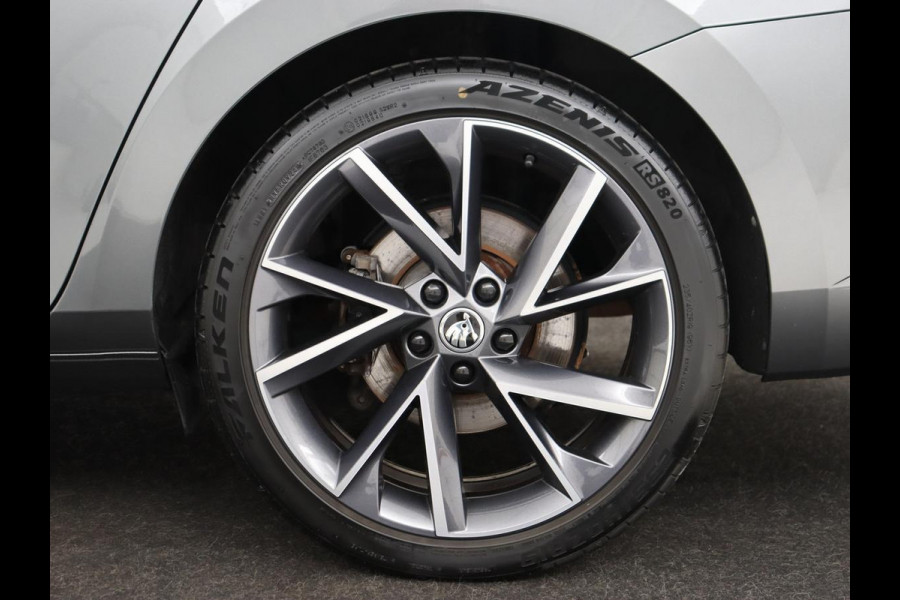 Škoda Superb 1.4 TSI iV Sportline | Panoramadak | Stoelverwarming | Adaptive cruise | Alcantara | Sfeerverlichting | Camera | Virtual Cockpit | Matrix LED | PHEV | Plug In