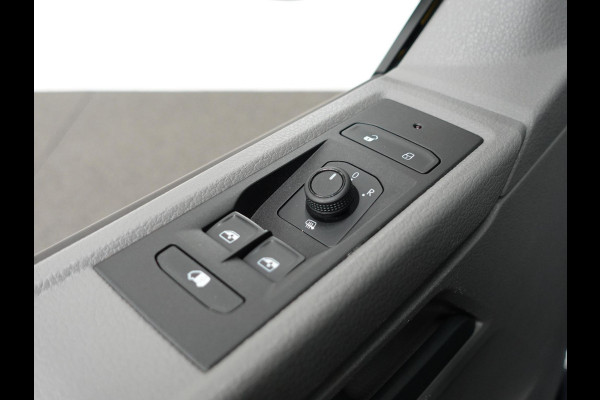 Volkswagen Transporter 2.0 TDI L2H1 Dubbele Cabine Highline Automaat Volkswagen Transporter 2.0 TDI L2H1 28 Highline Aut. Dubbele cabine