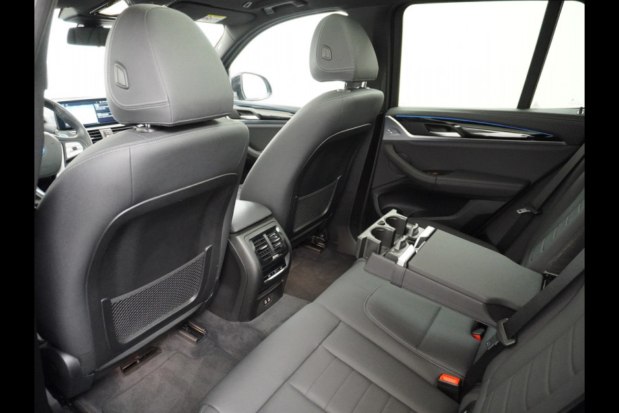 BMW iX3 Executive 80kWhPanoramadak Leer+Verwarmd+Memory Adaptieve LEDApple Carplay Android Auto Trekhaak Pdc Camera DAB Live Cockpit Pro Lmv Elek.Achterklep Regen-Lichtsensor Achteruitrij-assistent 1e Eigenaar Origineel Nederlands Nieuwprijs €68.172,-