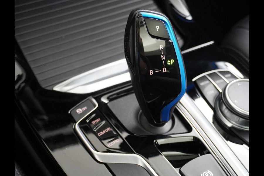 BMW iX3 Executive 80kWhPanoramadak Leer+Verwarmd+Memory Adaptieve LEDApple Carplay Android Auto Trekhaak Pdc Camera DAB Live Cockpit Pro Lmv Elek.Achterklep Regen-Lichtsensor Achteruitrij-assistent 1e Eigenaar Origineel Nederlands Nieuwprijs €68.172,-
