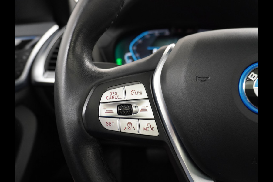 BMW iX3 Executive 80kWhPanoramadak Leer+Verwarmd+Memory Adaptieve LEDApple Carplay Android Auto Trekhaak Pdc Camera DAB Live Cockpit Pro Lmv Elek.Achterklep Regen-Lichtsensor Achteruitrij-assistent 1e Eigenaar Origineel Nederlands Nieuwprijs €68.172,-