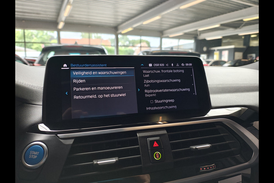 BMW iX3 Executive 80kWhPanoramadak Leer+Verwarmd+Memory Adaptieve LEDApple Carplay Android Auto Trekhaak Pdc Camera DAB Live Cockpit Pro Lmv Elek.Achterklep Regen-Lichtsensor Achteruitrij-assistent 1e Eigenaar Origineel Nederlands Nieuwprijs €68.172,-