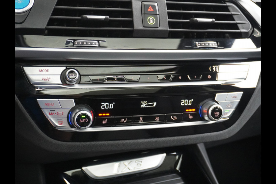 BMW iX3 Executive 80kWhPanoramadak Leer+Verwarmd+Memory Adaptieve LEDApple Carplay Android Auto Trekhaak Pdc Camera DAB Live Cockpit Pro Lmv Elek.Achterklep Regen-Lichtsensor Achteruitrij-assistent 1e Eigenaar Origineel Nederlands Nieuwprijs €68.172,-