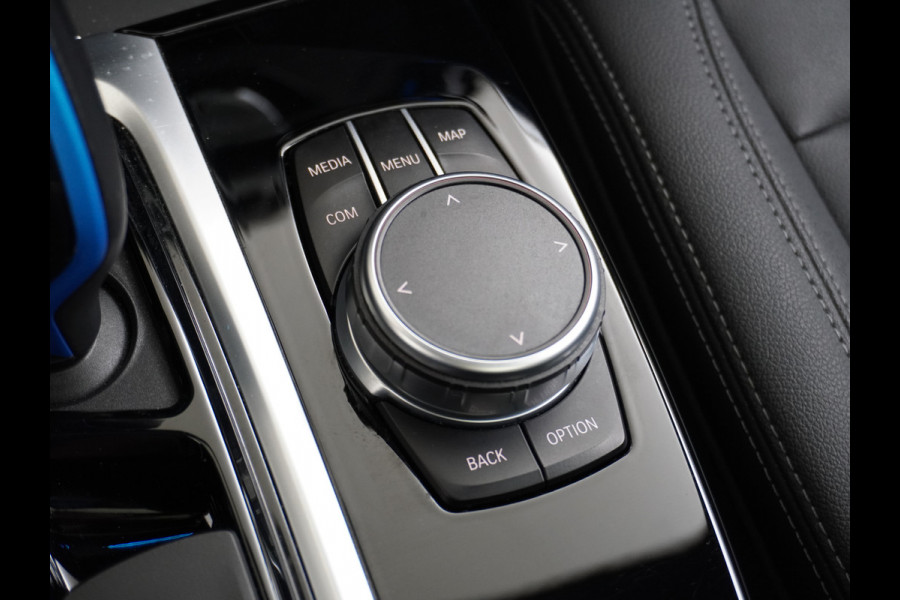 BMW iX3 Executive 80kWhPanoramadak Leer+Verwarmd+Memory Adaptieve LEDApple Carplay Android Auto Trekhaak Pdc Camera DAB Live Cockpit Pro Lmv Elek.Achterklep Regen-Lichtsensor Achteruitrij-assistent 1e Eigenaar Origineel Nederlands Nieuwprijs €68.172,-