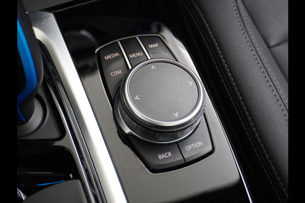 BMW iX3 Executive 80kWhPanoramadak Leer+Verwarmd+Memory Adaptieve LEDApple Carplay Android Auto Trekhaak Pdc Camera DAB Live Cockpit Pro Lmv Elek.Achterklep Regen-Lichtsensor Achteruitrij-assistent 1e Eigenaar Origineel Nederlands Nieuwprijs €68.172,-