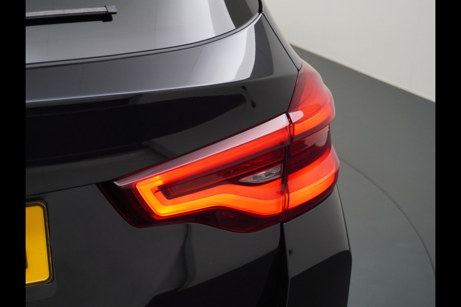 BMW iX3 Executive 80kWhPanoramadak Leer+Verwarmd+Memory Adaptieve LEDApple Carplay Android Auto Trekhaak Pdc Camera DAB Live Cockpit Pro Lmv Elek.Achterklep Regen-Lichtsensor Achteruitrij-assistent 1e Eigenaar Origineel Nederlands Nieuwprijs €68.172,-