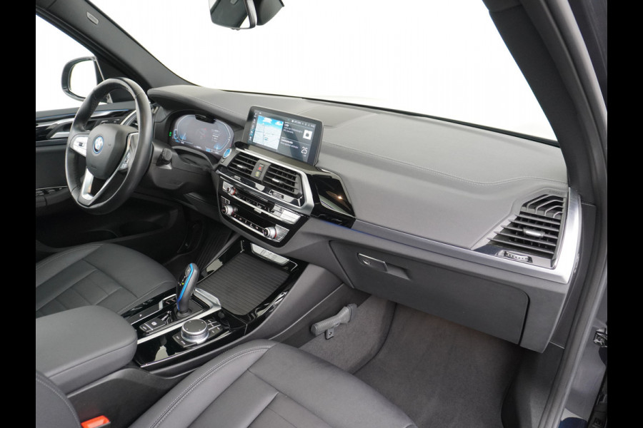 BMW iX3 Executive 80kWhPanoramadak Leer+Verwarmd+Memory Adaptieve LEDApple Carplay Android Auto Trekhaak Pdc Camera DAB Live Cockpit Pro Lmv Elek.Achterklep Regen-Lichtsensor Achteruitrij-assistent 1e Eigenaar Origineel Nederlands Nieuwprijs €68.172,-