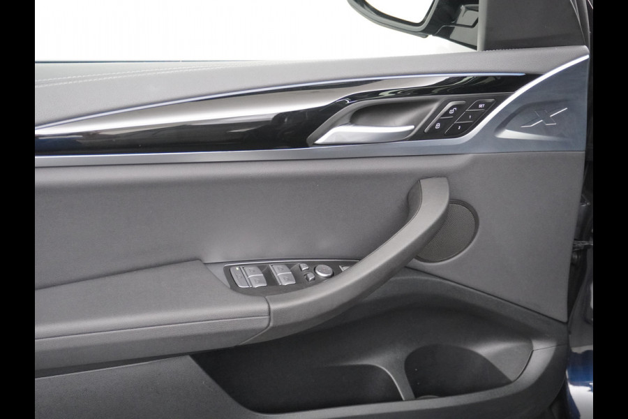 BMW iX3 Executive 80kWhPanoramadak Leer+Verwarmd+Memory Adaptieve LEDApple Carplay Android Auto Trekhaak Pdc Camera DAB Live Cockpit Pro Lmv Elek.Achterklep Regen-Lichtsensor Achteruitrij-assistent 1e Eigenaar Origineel Nederlands Nieuwprijs €68.172,-