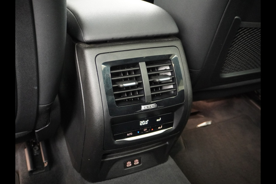 BMW iX3 Executive 80kWhPanoramadak Leer+Verwarmd+Memory Adaptieve LEDApple Carplay Android Auto Trekhaak Pdc Camera DAB Live Cockpit Pro Lmv Elek.Achterklep Regen-Lichtsensor Achteruitrij-assistent 1e Eigenaar Origineel Nederlands Nieuwprijs €68.172,-