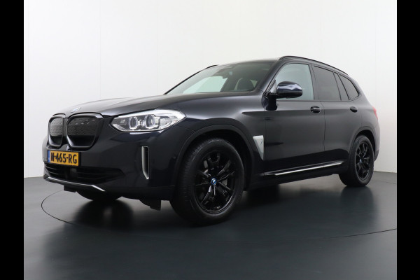 BMW iX3 Executive 80kWhPanoramadak Leer+Verwarmd+Memory Adaptieve LEDApple Carplay Android Auto Trekhaak Pdc Camera DAB Live Cockpit Pro Lmv Elek.Achterklep Regen-Lichtsensor Achteruitrij-assistent 1e Eigenaar Origineel Nederlands Nieuwprijs €68.172,-