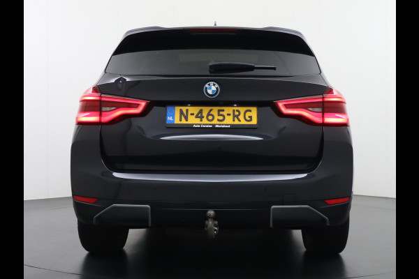 BMW iX3 Executive 80kWhPanoramadak Leer+Verwarmd+Memory Adaptieve LEDApple Carplay Android Auto Trekhaak Pdc Camera DAB Live Cockpit Pro Lmv Elek.Achterklep Regen-Lichtsensor Achteruitrij-assistent 1e Eigenaar Origineel Nederlands Nieuwprijs €68.172,-
