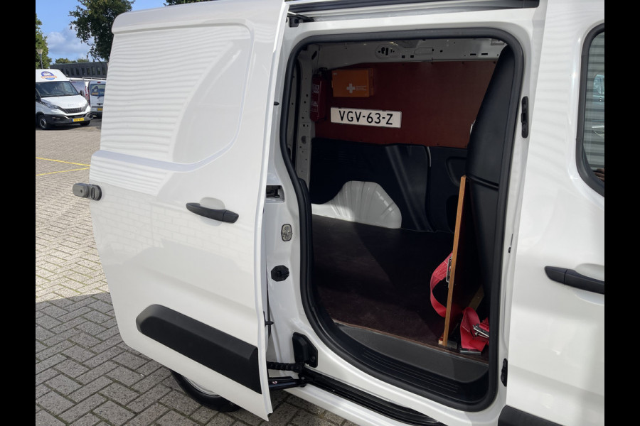 Peugeot Partner 1.5 BlueHDI Premium / vaste prijs rijklaar € 12.750 ex btw / lease vanaf € 215 / euro 6 diesel / bpm vrij / airco / cruise / trekhaak / schuifdeur !